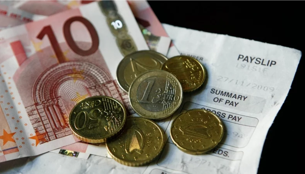 The Covid-19 pandemic unemployment payment of €350 is available to employees and self-employed who are out of work due to the coronavirus crisis.