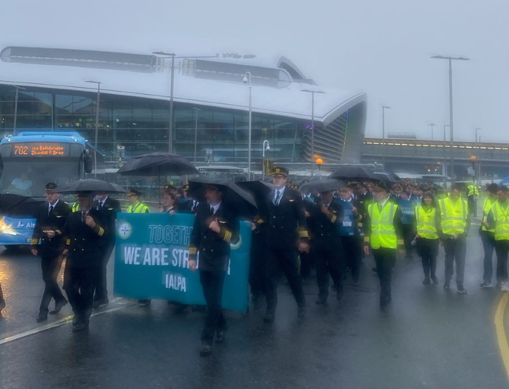 Fórsa staff marched with 500 IALPA members early on Saturday morning as IALPA president Capt Mark Tighe said the number “pitching up on a soft Irish summer’s morning like this” spoke volumes for pilots’ confidence in their pay claim.