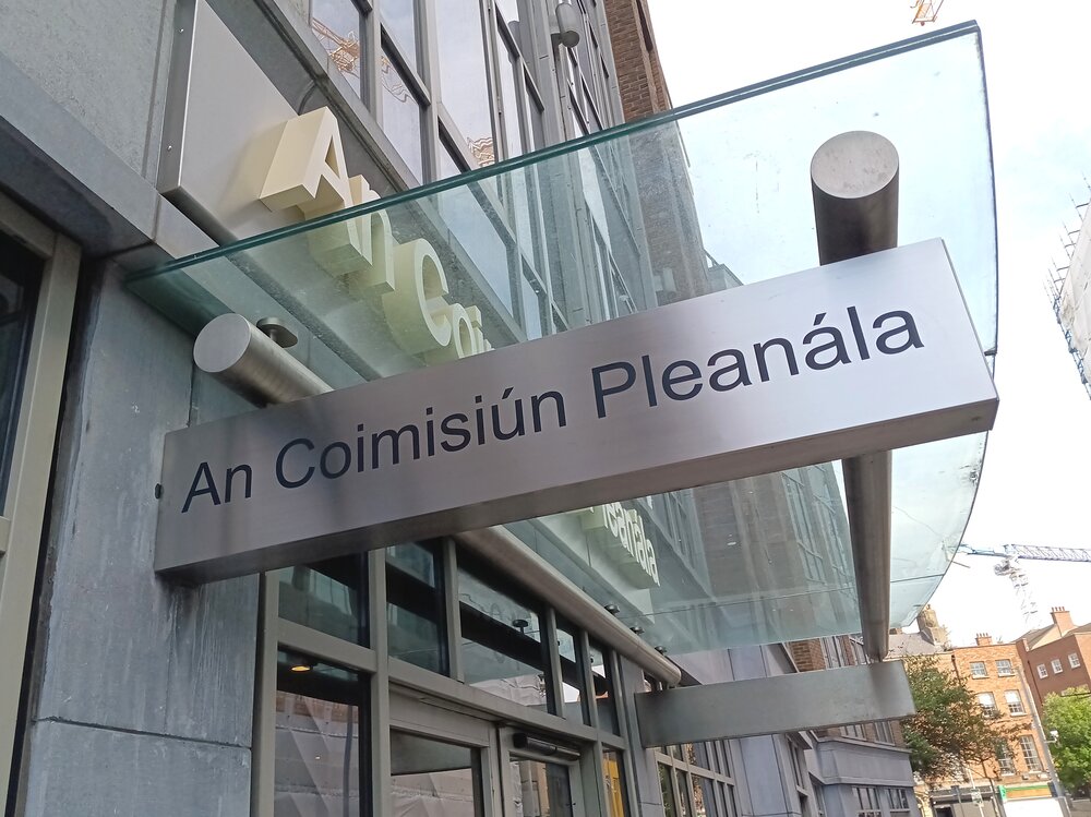 Source: Fórsa, Photo of sign outside An Coimisiún Pleanála office