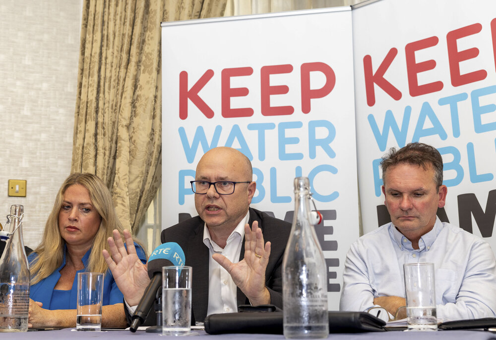 This World Water Day, Fórsa is calling on Minister Darragh O’Brien to #NameTheDate and hold the referendum on the public ownership of water services alongside elections on Thursday 7th June. 