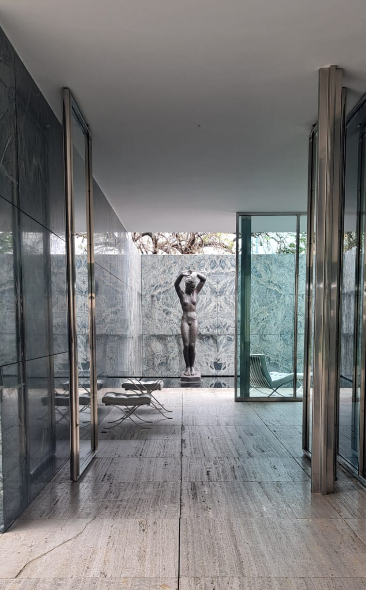  Georg Kolbe's Alba ("Dawn") at the Barcelona Pavilion.